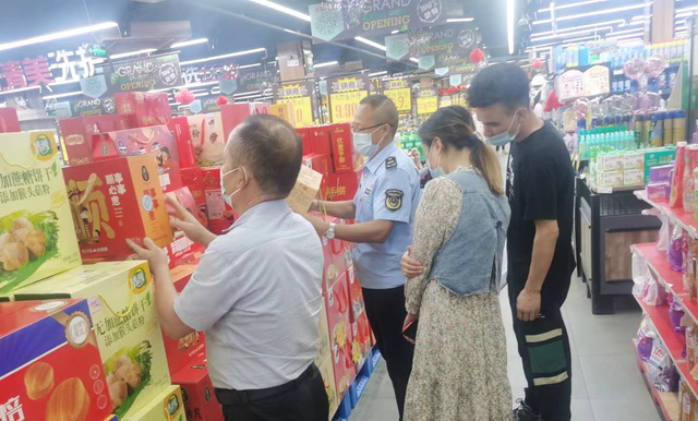 莒南县坊前市场监管所开展中秋节前月饼市场专项检查行动